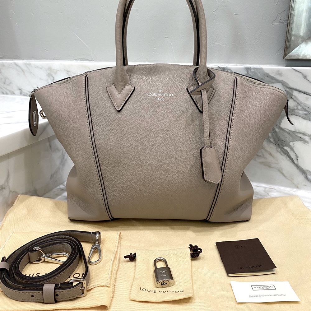 LOUIS VUITTON Veau Cachemire Soft Lockit PM Galet